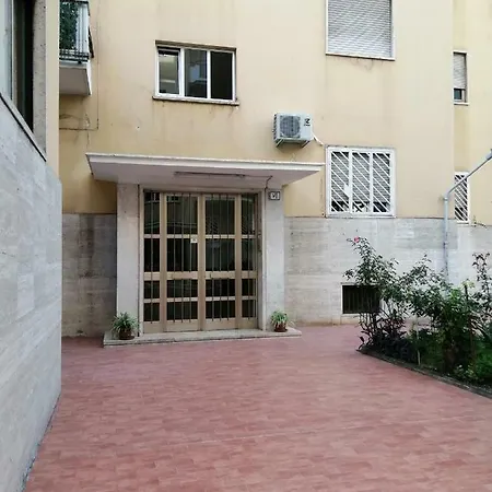 Privat bolig Camera Matrimoniale Metro Giulio Agricola Rom